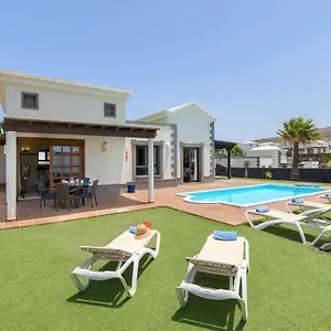 Esterlicia Villa